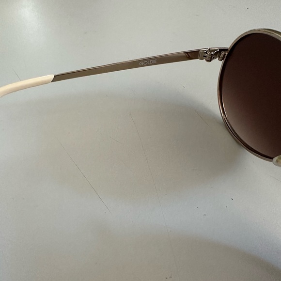Wildfox Goldie Aviator sunglasses- like new - Picture 4 of 7